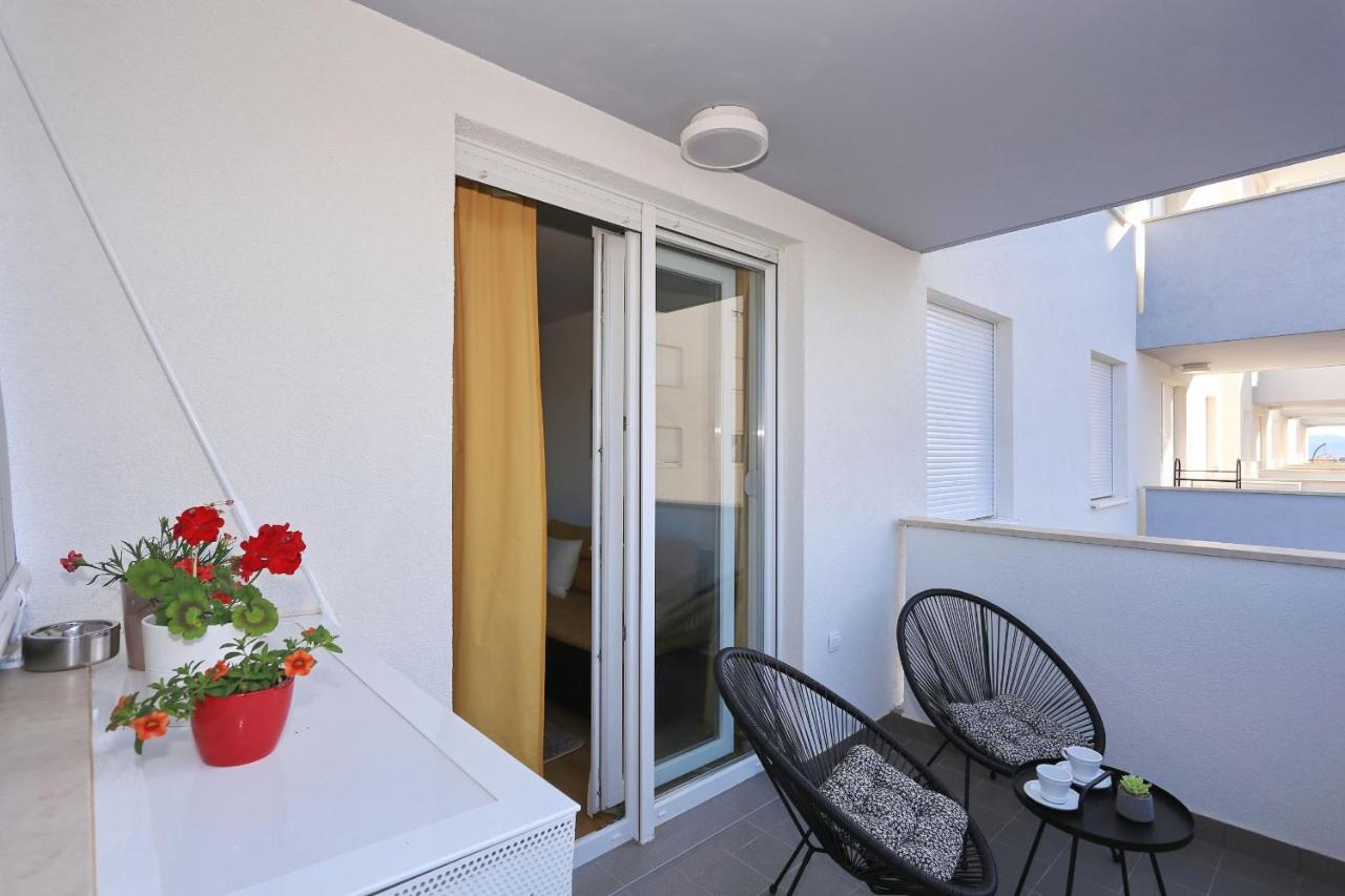 Barbara With Private Parking In The Garage Zadar Exterior foto