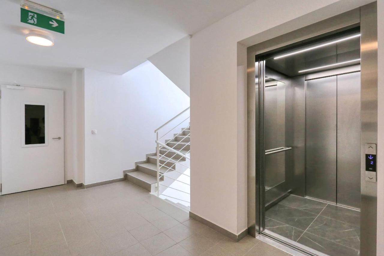 Barbara With Private Parking In The Garage Zadar Exterior foto